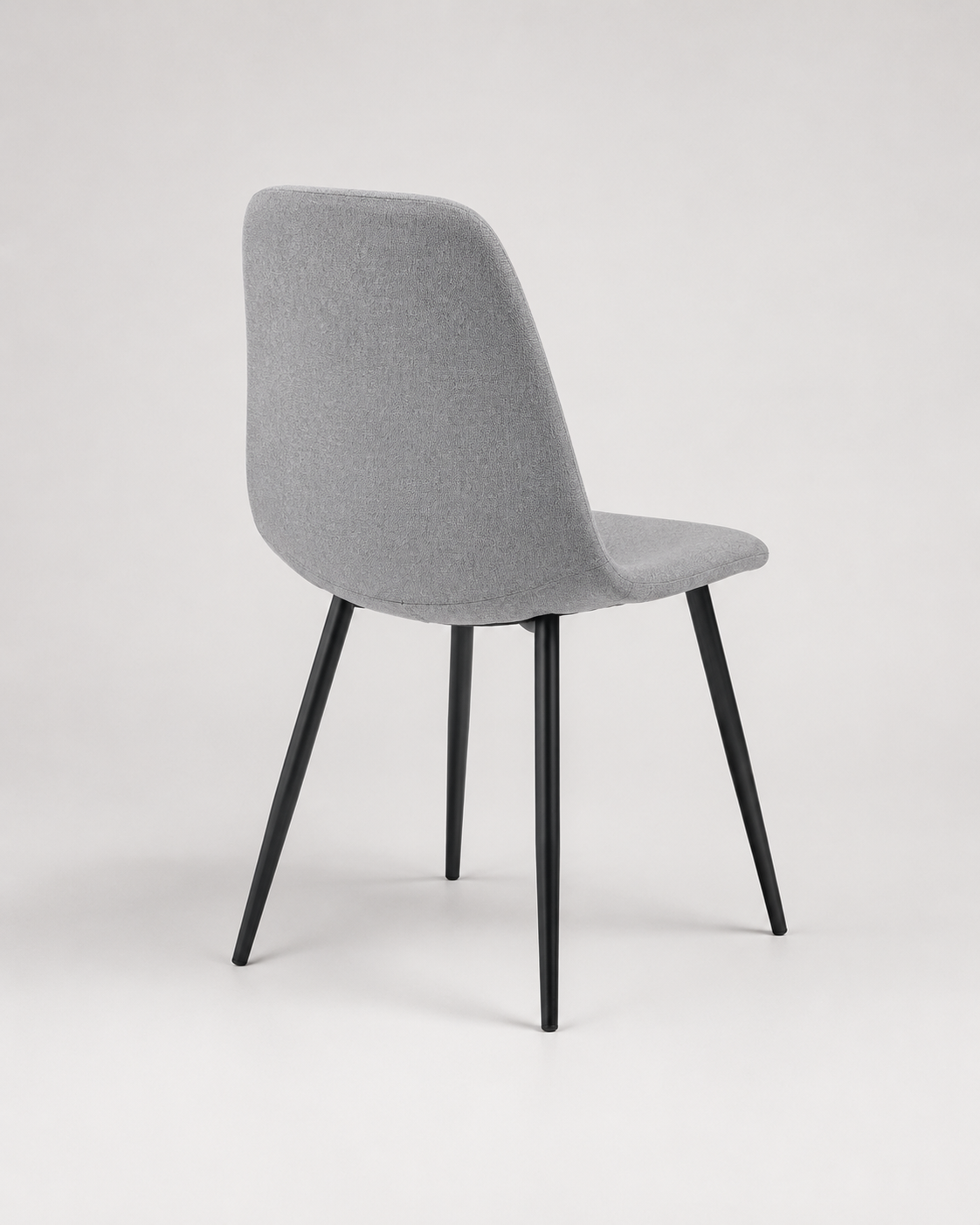 Juego de 4 sillas de Comedor Estilo Escandinavo – Asiento Acolchado en Tela Gris y Patas en Color Negro, 86x49x43 cm - Buyqualia