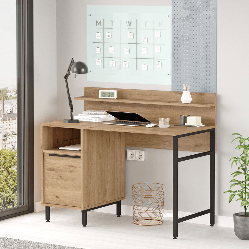 Escritorio moderno tipo madera con repisa superior y gabinete lateral