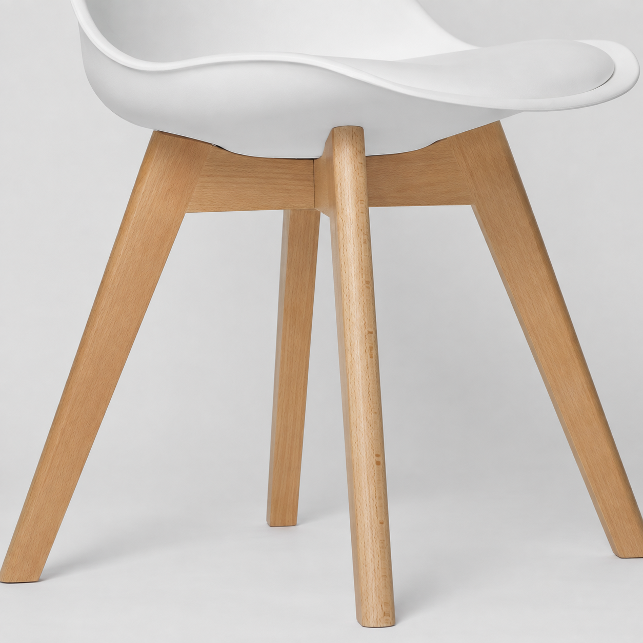 Juego de 4 sillas de Comedor Estilo Nórdico – Asiento Blanco con Cojín y Patas de Madera en Roble - Buyqualia