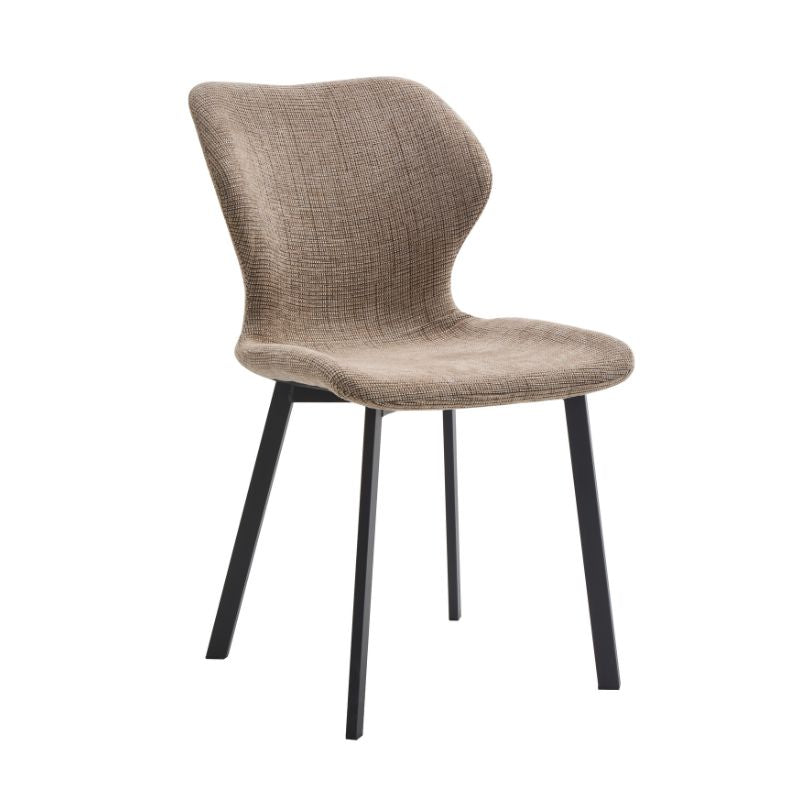 Silla tapizada de diseño moderno con respaldo envolvente y patas metálicas