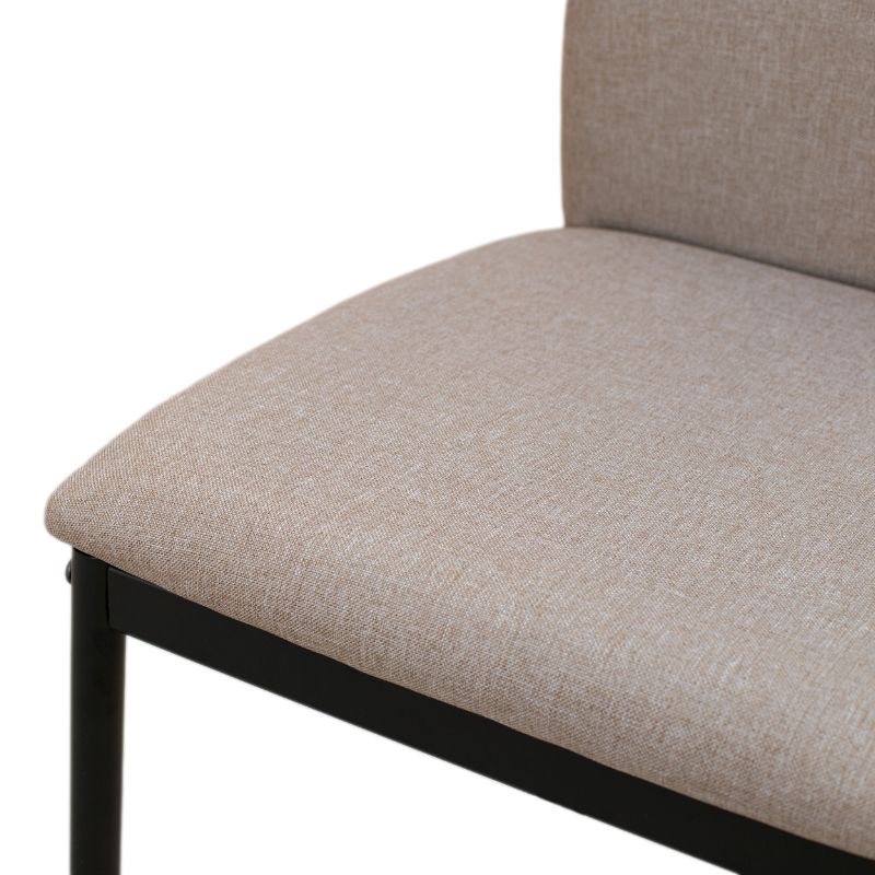 Juego de 2 sillas tapizadas de comedor con estructura metálica y respaldo alto